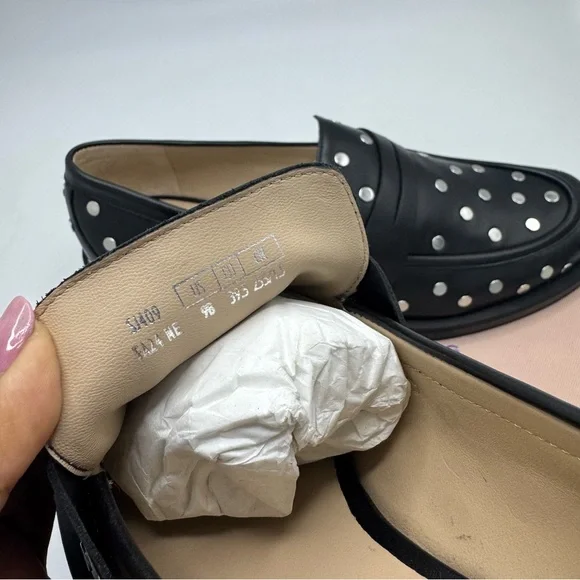 STUART WEITZMAN Palmer Bold Studded Leather Loafers Size 9 Black